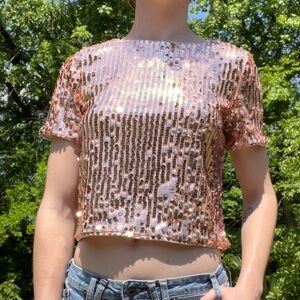5/$20🛎️ Rose Gold Sequin Crop Top